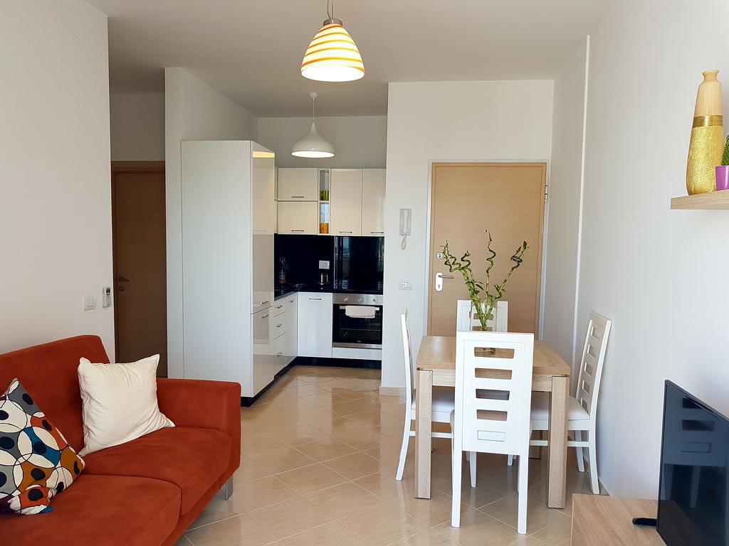Flori Beach Apartment Radhimë Eksteriør billede